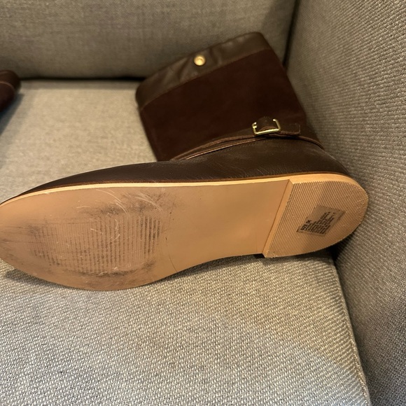 Gently worn Girls Size 5 boots from Janie and Jack - Picture 3 of 5